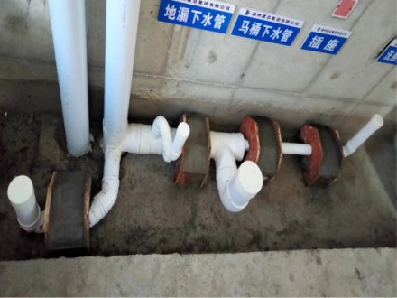 卫生间排水支管用砼体做支墩
