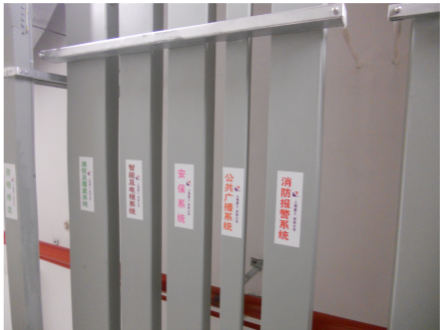 安装阶段：桥架安装完成后贴上分类标识